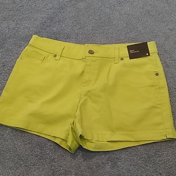New York & Company Pants - New York & Co green/ yellow shorts size 4